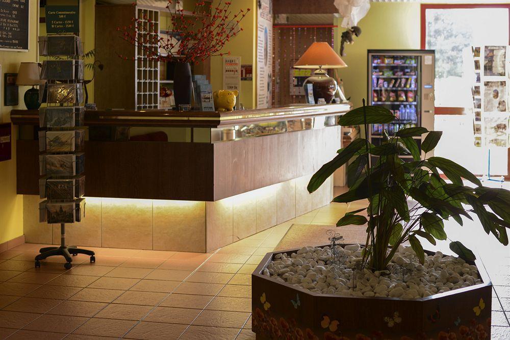 Logis Hotel Restaurant Le Sainte Mere Exterior photo