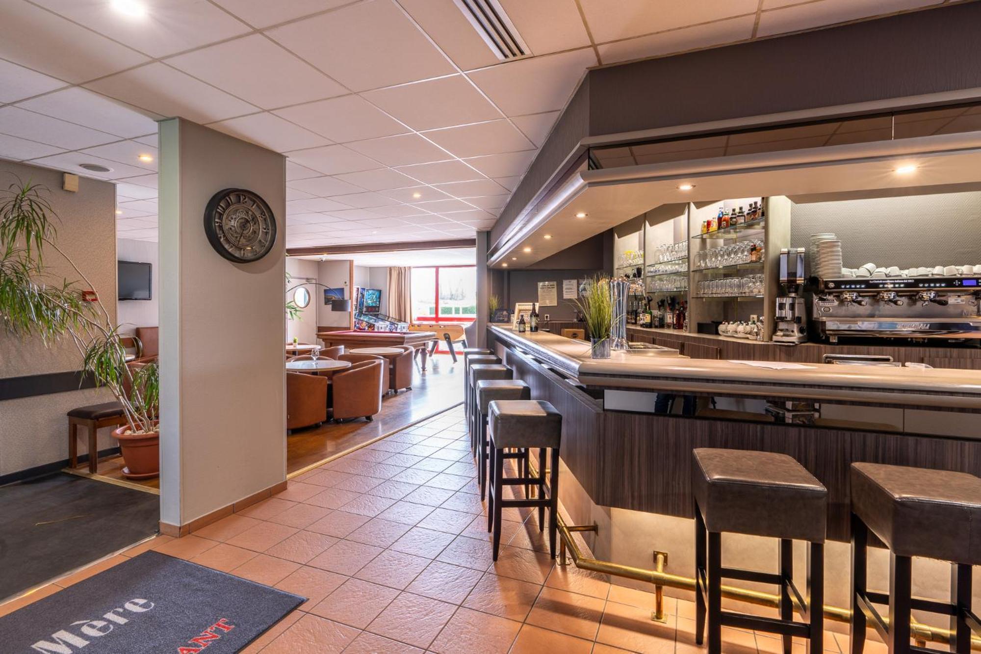 Logis Hotel Restaurant Le Sainte Mere Exterior photo